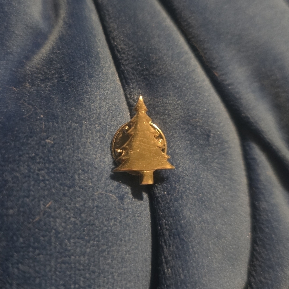 Silver Pine Tree Pin - Picture 2 of 3